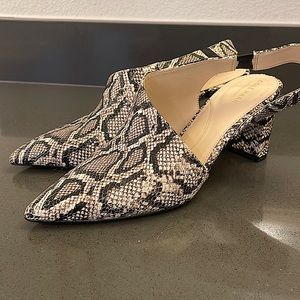 Cole Haan size 8 snakeskin embossed leather
